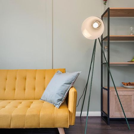 Chic 2 Bedroom Apartment Near Liverpool Street By Gold Stays Londra Exterior foto