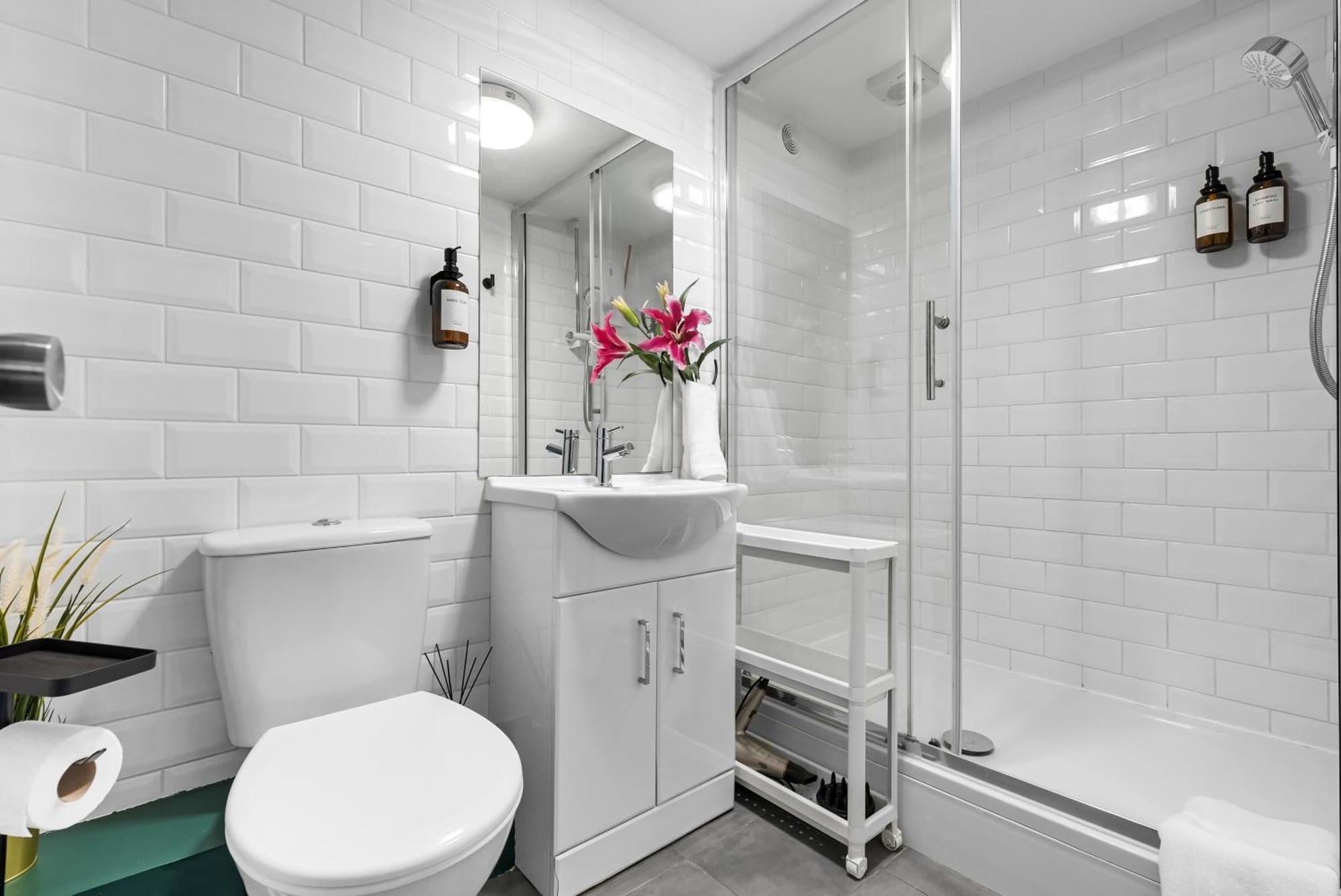 Chic 2 Bedroom Apartment Near Liverpool Street By Gold Stays Londra Exterior foto